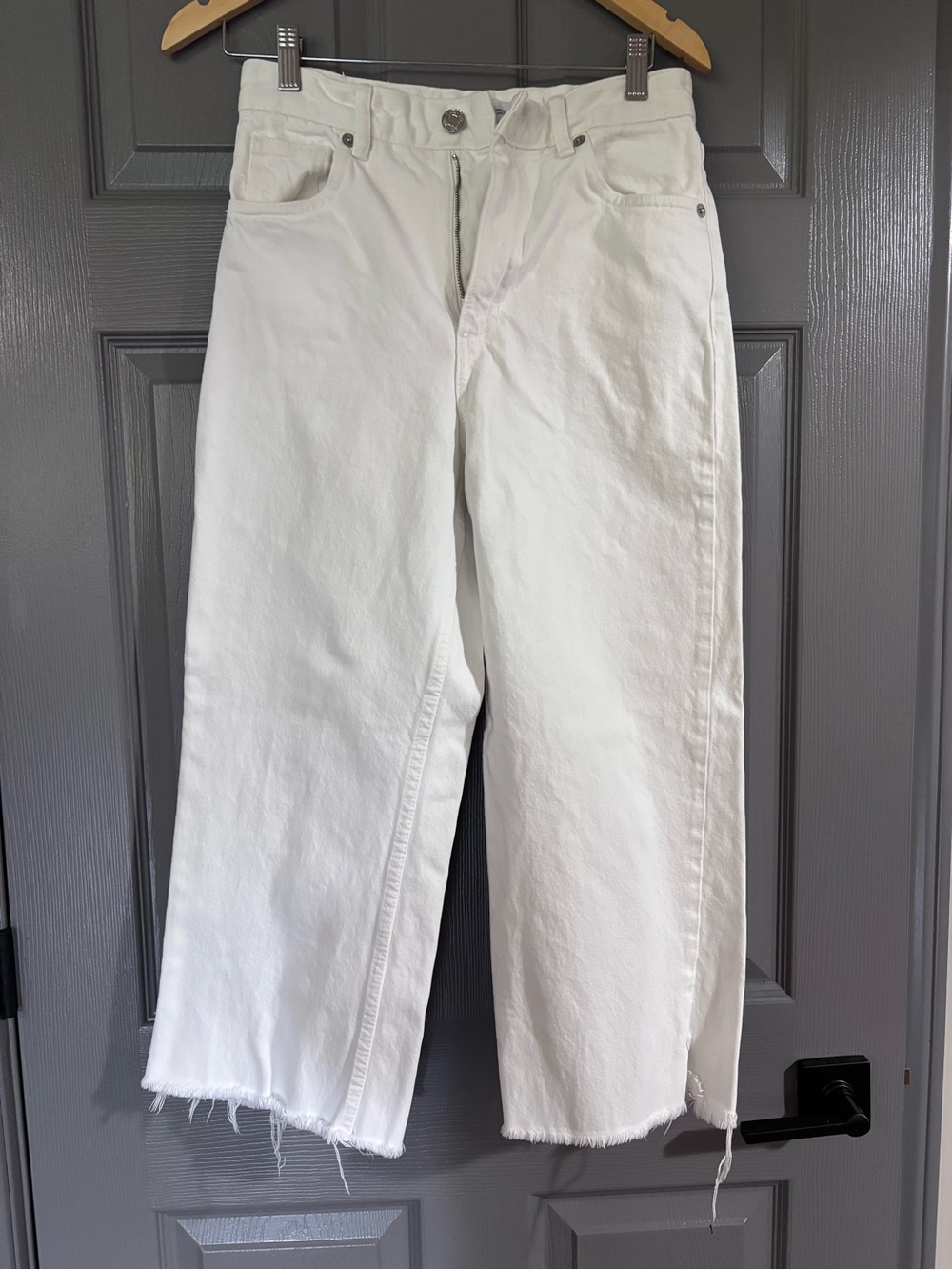 Zara White Cropped Ankle Jeans